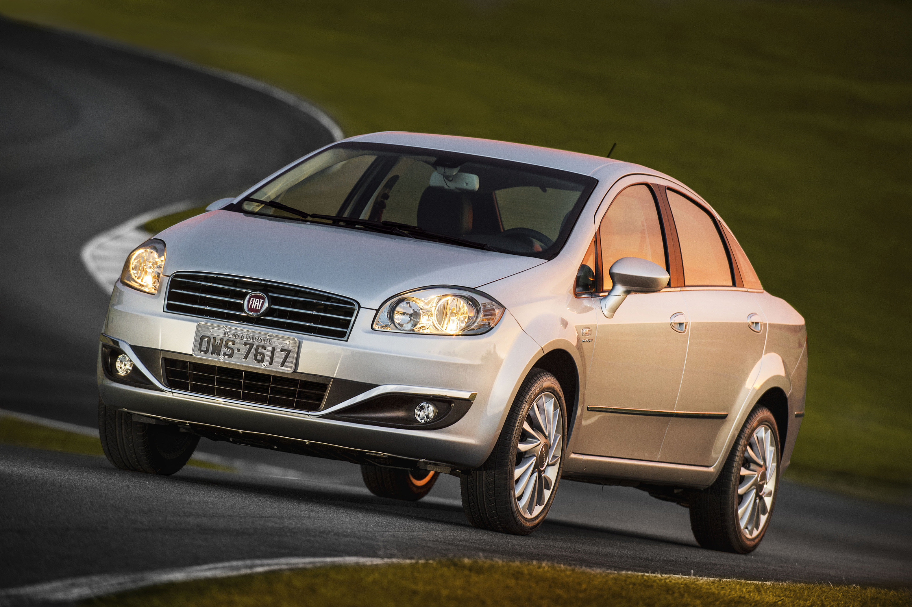 Imagem de Fiat Linea Absolute 1.8 Dualogic 2013