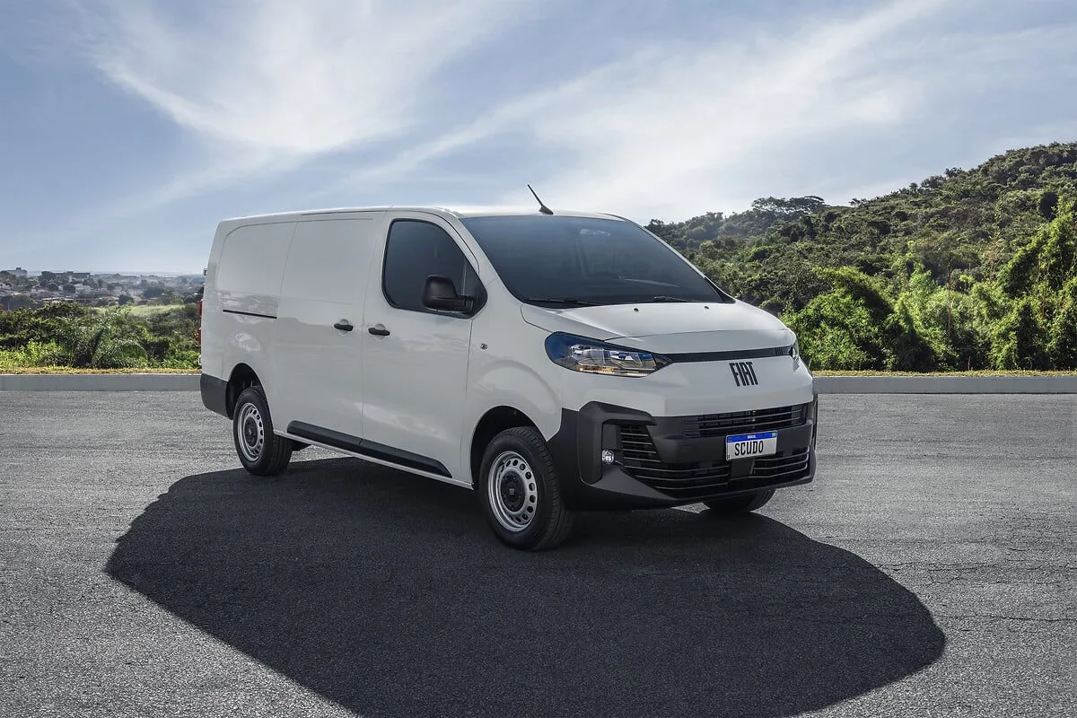 Fiat Scudo Cargo 1.5 Turbo 2025 – Diagonal Frontal · Foto: Fiat