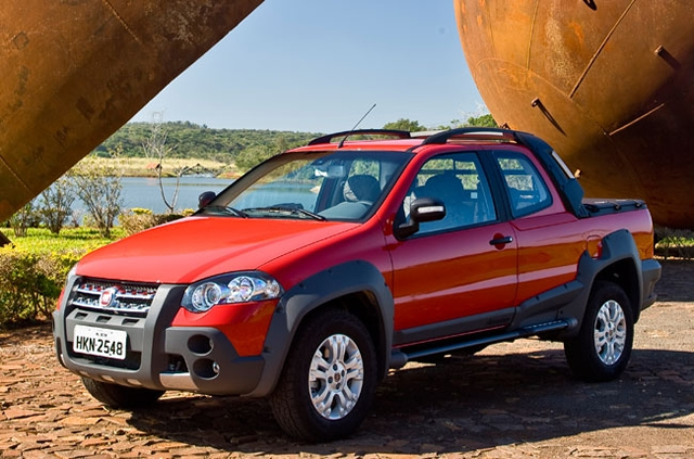 Strada Mini Fiat Strada Adventure 1.8 CD 2010 - Guia Carros