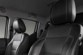 Fiat Titano Ranch 2.2 2026 – Bancos da Frente · Foto: Fiat