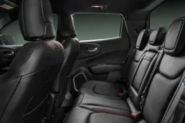 Fiat Toro Ultra 2.0 4x4 2025 – Bancos de Trás · Foto: Fiat