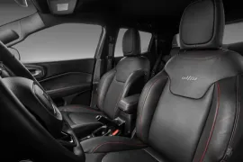 Fiat Toro Ultra 1.3 16V 4x2 TB Flex Aut 2025 – Bancos da Frente · Foto: Fiat