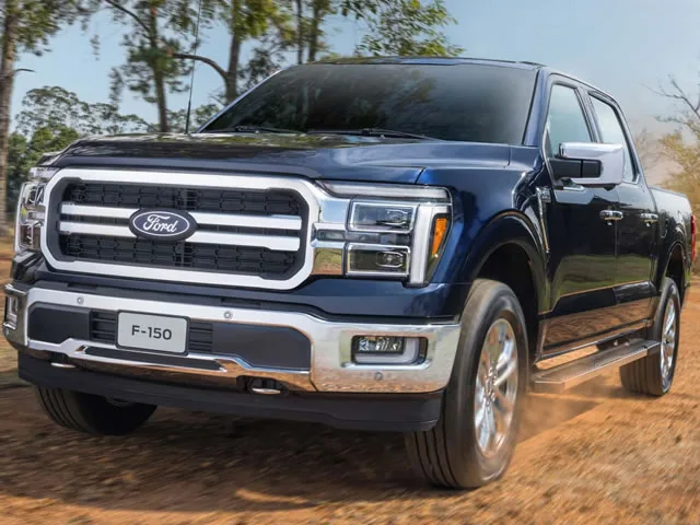 Ford F-150 Lariat 5.0 V8 2024 – Diagonal Frontal · Foto: Ford