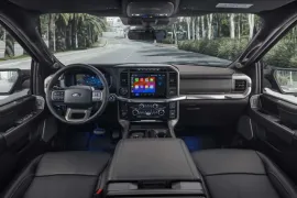Ford F-150 Lariat Black 4x4 5.0 V8 2025 – Painel · Foto: Ford