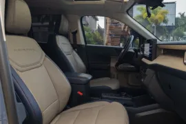 Ford Maverick Lariat Hybrid 2.5 AWD Aut 2026 – Bancos da Frente · Foto: Ford