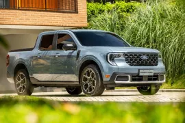 Ford Maverick Lariat Hybrid 2.5 AWD Aut 2026 – Diagonal Frontal · Foto: Ford