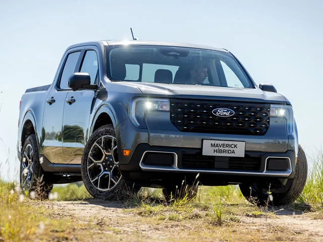 Ford Maverick Lariat Hybrid 2.5 AWD Aut 2025 – Diagonal Frontal · Foto: Ford
