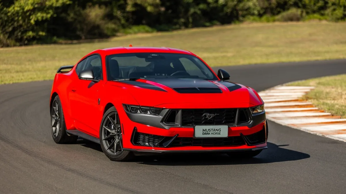 Ford Mustang Dark Horse 5.0 V8 Aut 2026 – Diagonal Frontal · Foto: Ford