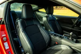 Ford Mustang Dark Horse 5.0 V8 Aut 2026 – Bancos da Frente · Foto: Ford