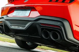 Ford Mustang Dark Horse 5.0 V8 Aut 2026 – Detalhe Externo · Foto: Ford