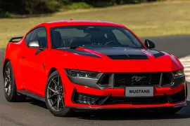 Ford Mustang Dark Horse 5.0 V8 Aut 2025 – Diagonal Frontal · Foto: Ford