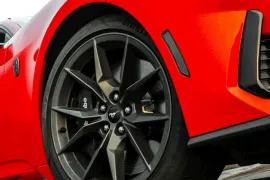 Ford Mustang Dark Horse 5.0 V8 Aut 2025 – Roda · Foto: Ford