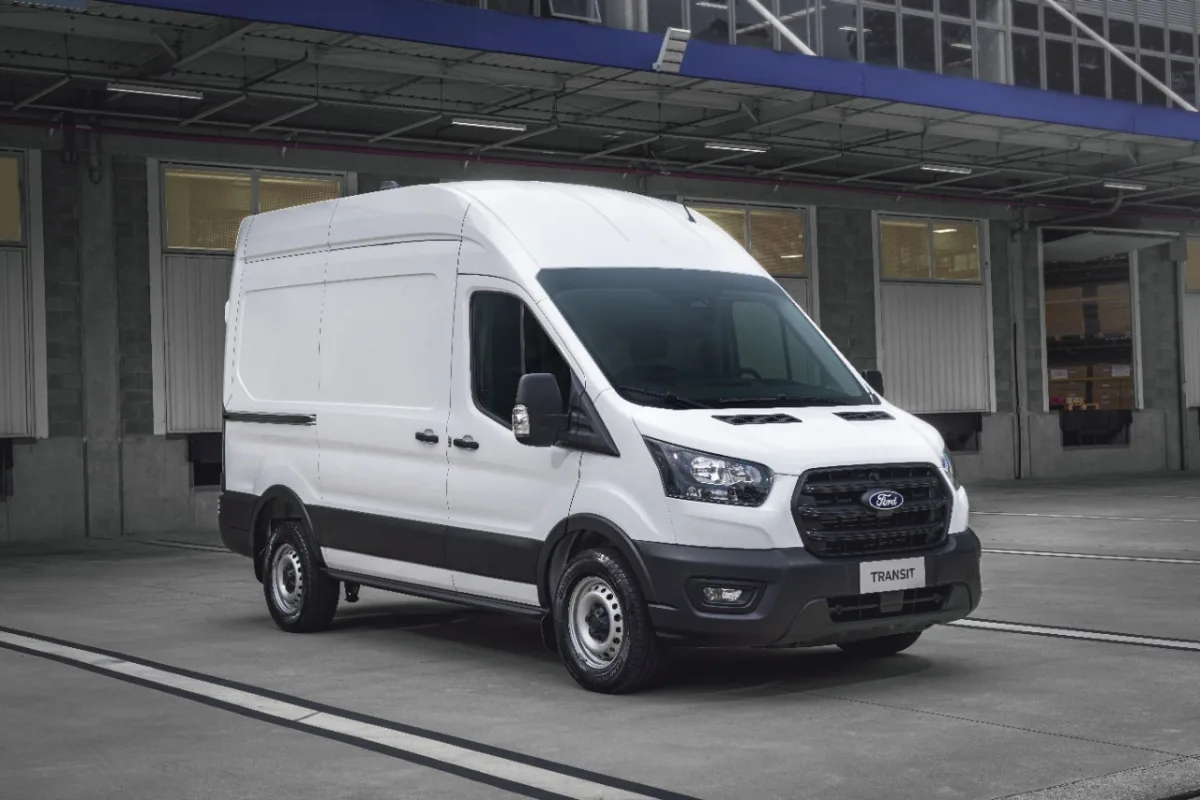 Ford Transit Furgão 2.0 2025 – Diagonal Frontal · Foto: Ford