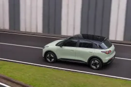 Geely EX2 MAX 2026 – Em Movimento · Foto: Geely (foto: Rodolfo Buhrer)