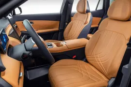 Geely EX5 EM-i ULTRA 2026 – Bancos da Frente · Foto: Geely