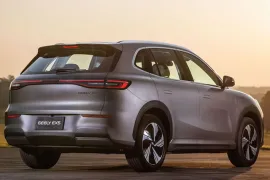 Geely EX5 MAX (Elétrico) 2026 – Diagonal Traseira · Foto: Geely