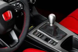 Honda Civic Hatch Type R 2.0 2025 – Câmbio · Foto: Honda