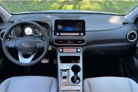 Hyundai KONA EV (Elétrico) 2024 – Interior · Foto: Divulgação