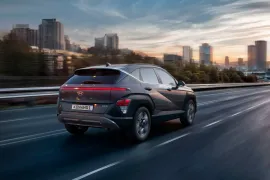 Hyundai KONA Signature GDI 1.6 16V Aut (Hibrido) 2026 – Em Movimento · Foto: Hyundai
