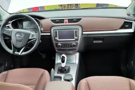 JAC Iev330p CD 2024 – Painel · Foto: JAC