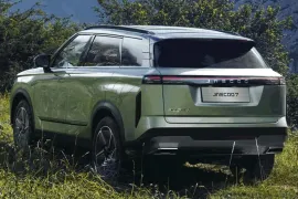 Jaecoo 7 Prestige1.5 TB 16v Aut (Híbrido) 2026 – Diagonal Traseira · Foto: Jaecoo