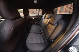 Jeep Avenger Altitude T200 1.0 Turbo Aut 2027 – Bancos de Trás · Foto: Stellantis