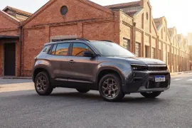 Jeep Avenger Altitude T200 1.0 Turbo Aut 2027 – Diagonal Frontal · Foto: Stellantis