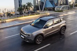 Jeep Avenger Altitude T200 1.0 Turbo Aut 2027 – Em Movimento · Foto: Stellantis