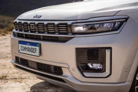 Jeep Commander Overl. 2.2 TD 4x4 Diesel Aut 2027 – Farol · Foto: Jeep