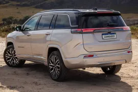 Jeep Commander Overl. 2.2 TD 4x4 Diesel Aut 2026 – Diagonal Traseira · Foto: Jeep