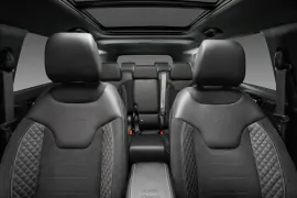 Jeep Commander Blackhawk 2.0 2026 – Bancos da Frente · Foto: Jeep