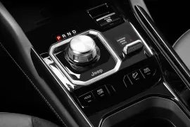 Jeep Commander Blackhawk 2.0 2026 – Câmbio · Foto: Jeep
