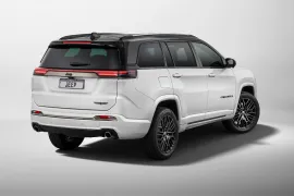 Jeep Commander Blackhawk 2.0 2026 – Diagonal Traseira · Foto: Jeep