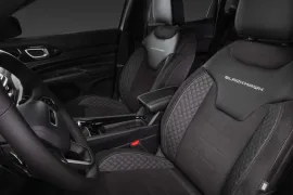 Jeep Compass Blackhawk 2.0 2026 – Bancos da Frente · Foto: Jeep
