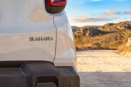 Jeep Renegade SAHARA T270 1.3 Turbo 4x2 Aut 2027 – Emblema · Foto: Jeep/Stellantis