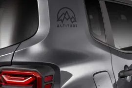 Jeep Renegade Sport Altitude 1.3 TB Flex Aut 2025 – Emblema · Foto: Jeep