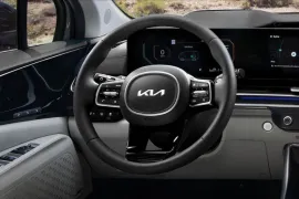 Kia Carnival EX 1.6 TGDI 16V Aut 2026 – Volante · Foto: Kia