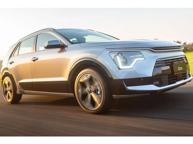 Kia Niro SX Prestige 1.6 HEV 2025 – Diagonal Frontal · Foto: Kia