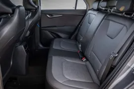 Kia Niro SX Prestige 1.6 HEV 2025 – Bancos de Trás · Foto: Kia