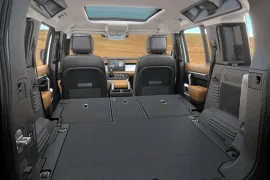 Land Rover Defender 110 HSE X-Dynamic 3.0 MHEV 2024 – Porta-Malas · Foto: Land Rover