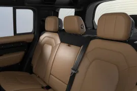 Land Rover Defender 110 X D350 Die. Aut. (Híb.) 2025 – Bancos de Trás · Foto: Land Rover