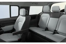Land Rover Defender 130 X 3.0 I6 D350.Aut.(Hibrido) 2025 – Bancos de Trás · Foto: Land Rover