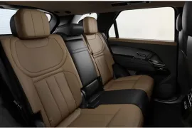 Land Rover Range Rover Sport Dynamic HSE 3.0 4X4 P550e 2025 – Bancos de Trás · Foto: Land Rover