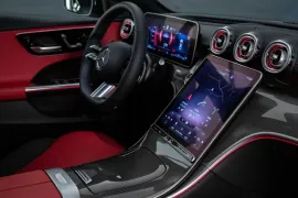Mercedes-Benz C300 AMG Line 2.0 2025 – Detalhe Interno · Foto: Mercedes-Benz