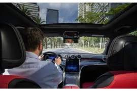 Mercedes-Benz C300 AMG Line 2.0 2025 – Interior · Foto: Mercedes-Benz