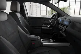 Mercedes-Benz GLA 200 AMG Line 1.3 16V TB Aut.(Híb.) 2025 – Bancos da Frente · Foto: Mercedes-Benz