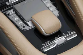 Mercedes-Benz GLS-450 AMG Line 4M 3.0 Bi-TB Aut. (Híbrido) 2026 – Detalhe Interno · Foto: Mercedes-Benz