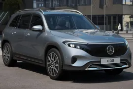 Mercedes-Benz EQB 250+ 2025 – Diagonal Frontal · Foto: Mercedes-Benz