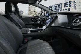 Mercedes-Benz EQE 300 AMG Line (Elétrico) 2024 – Bancos da Frente · Foto: Mercedes-Benz