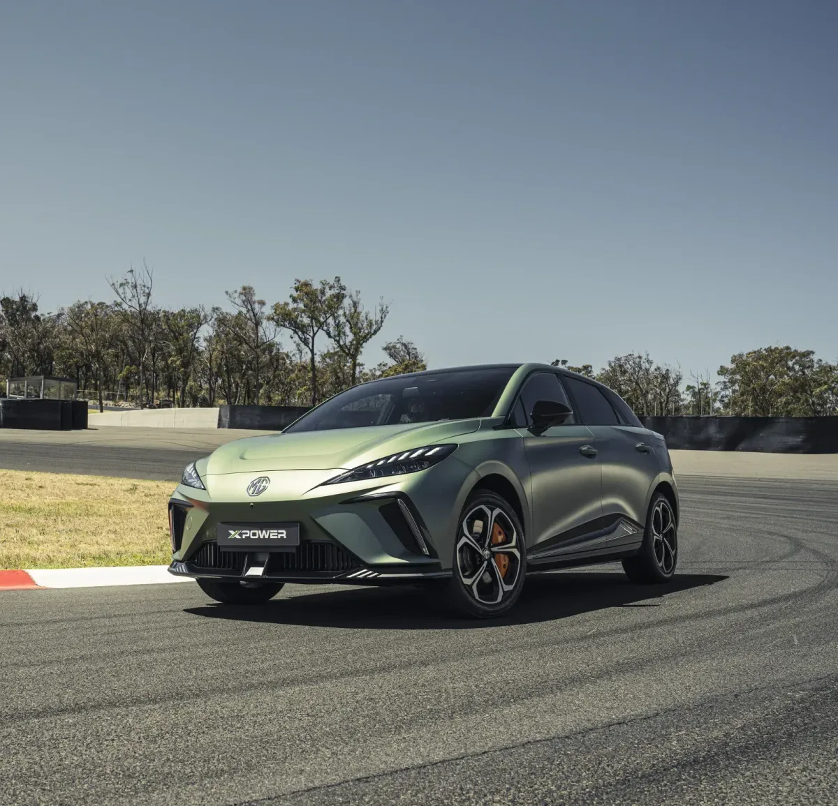 MG 4 Xpower AWD 2026 – Diagonal Frontal · Foto: MG Motor